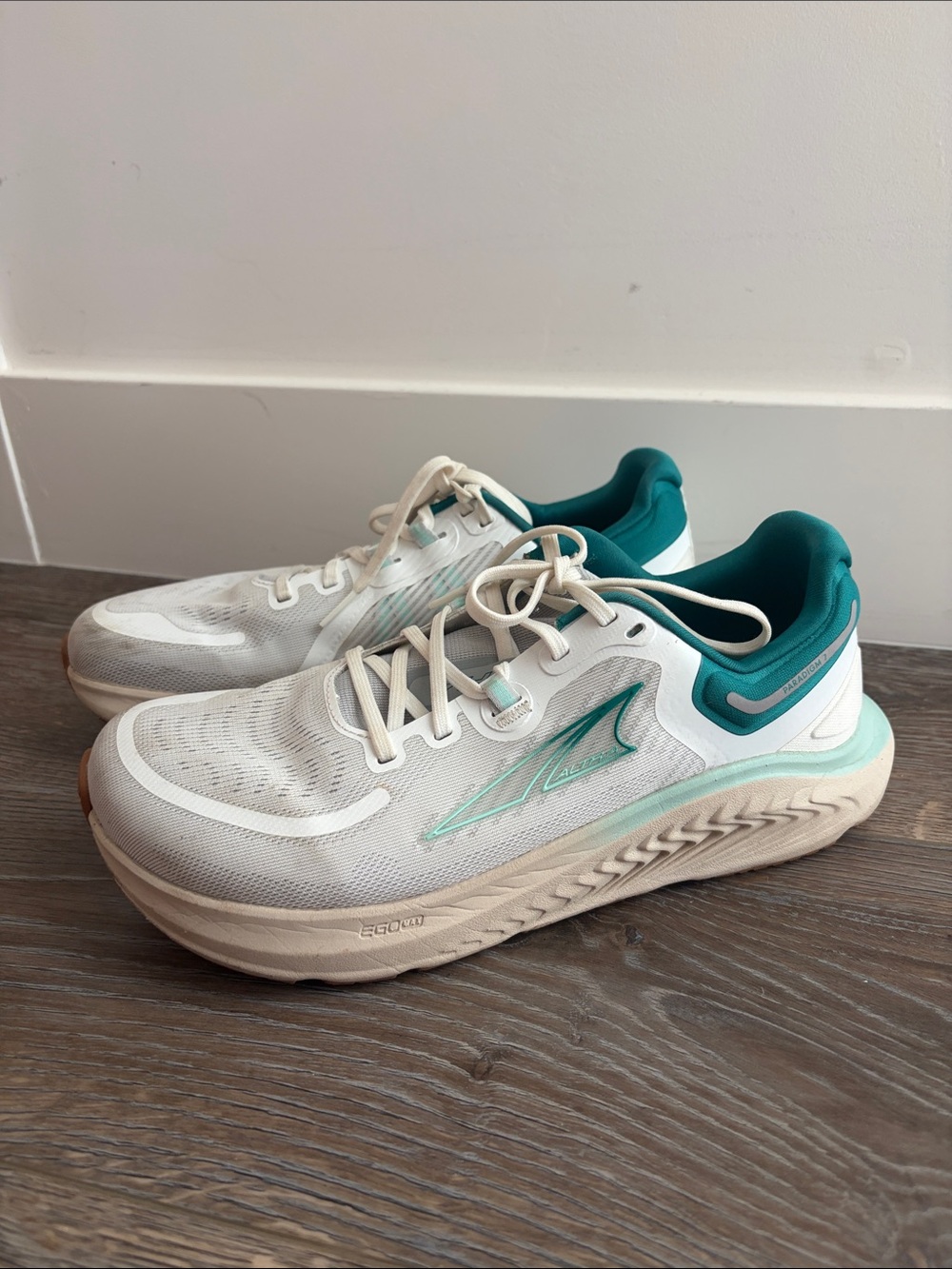 Altra Women's Running Sneakers in Cream and Teal women’s 8.5